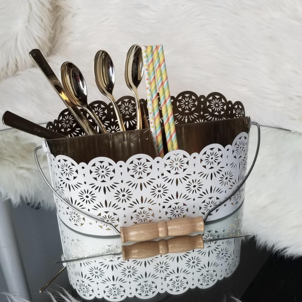Metal Lace Utensil Holder